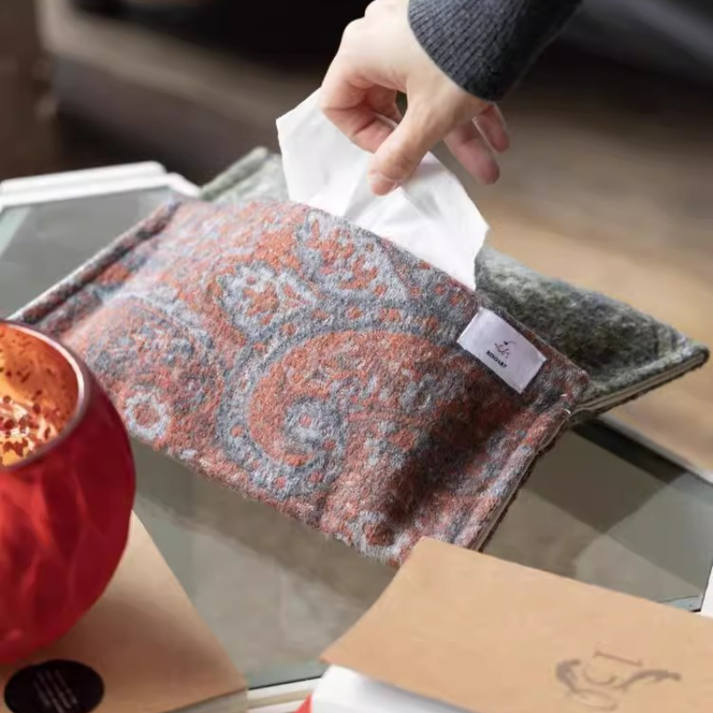 Embroidery In Indonesia - インドネシアから輸入した二色のパッチワーク「ペイズリー柄」レリーフ刺繍ティッシュボックスポンピングボックス