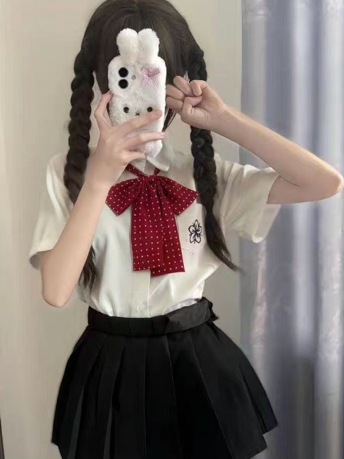夏の女子大学風日本オリジナルオーバーラップ白桜刺繍半袖シャツ - Embroidery Uniform のレビューと価格