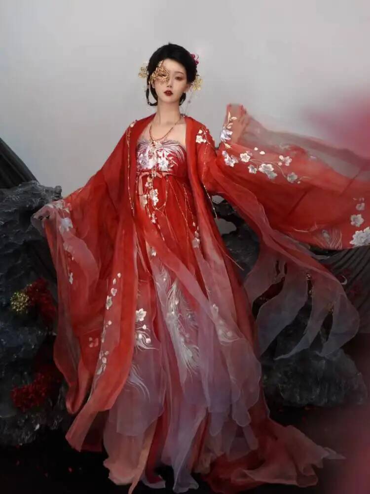 漢服を着た女性、豪華な刺繍が施されたヘジドレス、大きな袖のセ - Embroidery Dress のレビューと価格