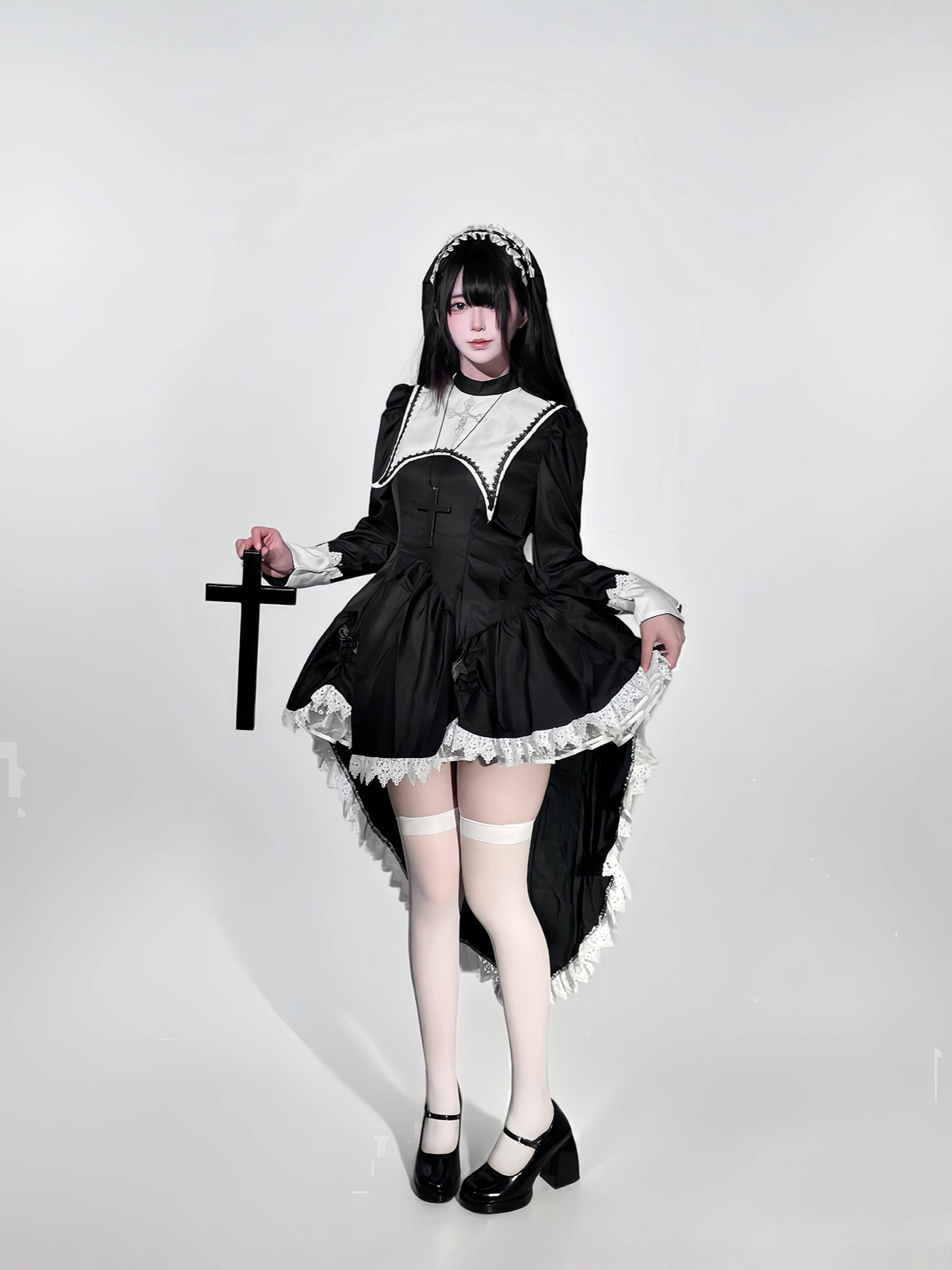 ゴシックスタイルのダーク刺繍クロスハロウィン修道女コスチュー - Embroidery Dress のレビューと価格
