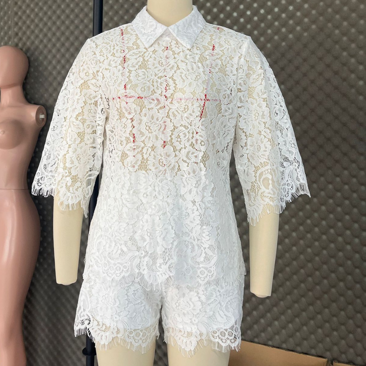セクシーなレース刺繍ショートパンツスーツ夏新作ソリッド中空ポ - Embroidery Motif のレビューと価格