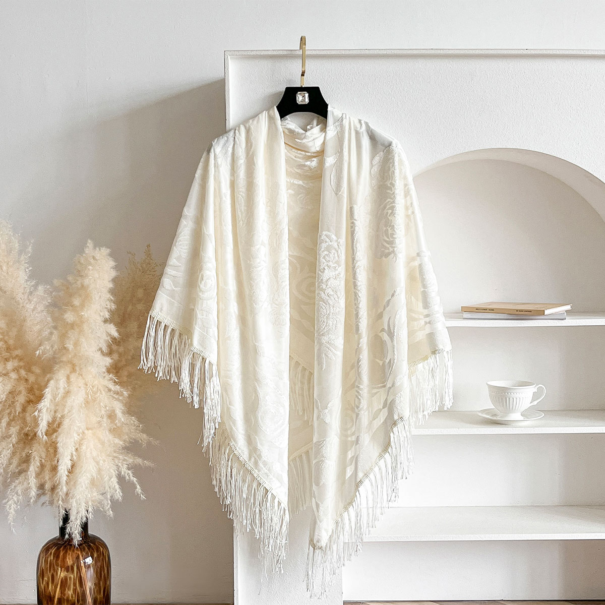 レトロベルベットタッセルスカーフ花柄刺繍暖かいアウターショー - Embroidery Shawl のレビューと価格