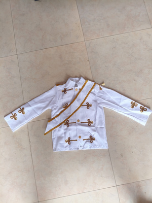 男の子用ロイヤルユニフォームスーツ、金色の刺繍入り、舞台公演 - Embroidery Uniform のレビューと価格
